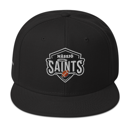 Black snapback-keps with structured high-profile 6-panel design and flat brim featuring Nässjö Saints logo embroidered on front.